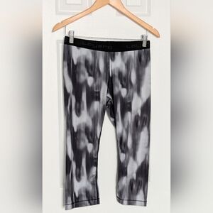Women's (Size Large) Layer 8 Performance Quick-Dry Capris Leggings/Bottoms